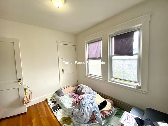 5th image of 9 Arlington St #33