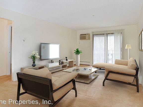 3rd image of 199 Aiken Ave APT 16