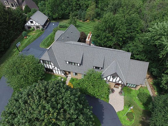 2nd image of 1302 Old Lake Ct SE