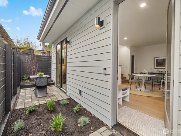 713 N 70th Street, Seattle, WA 98103