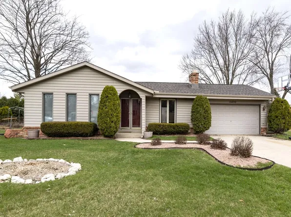 15490 West Mayflower DRIVE, New Berlin, WI 53151