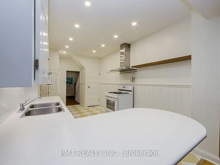 47 Herbert Ave — Photo 15