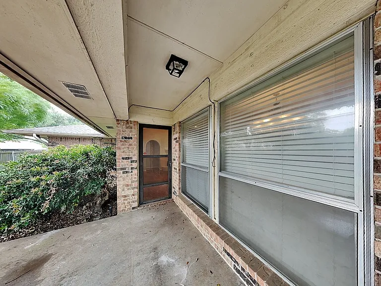 7709 Silveridge Dr — Photo 17