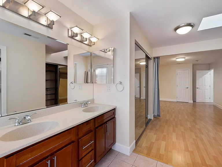 12504 Saratoga Ave — Photo 15