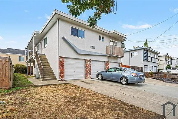 25391 Whitman St — Photo 4
