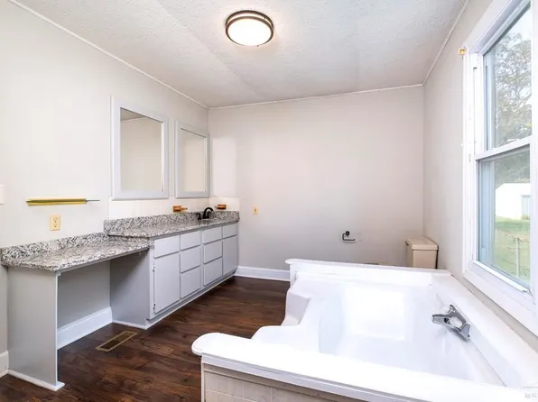 6795 Fish Rd, Dalzell, SC 29040