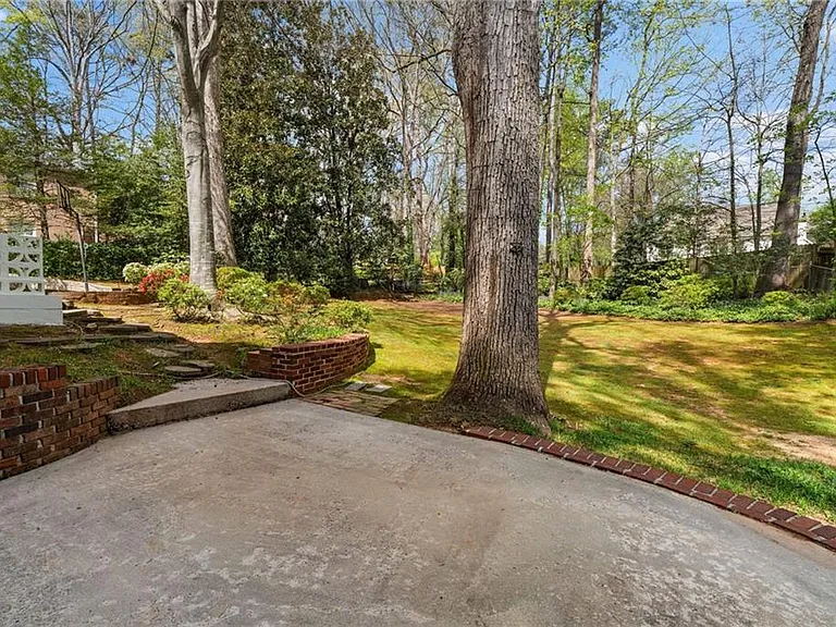 274 Land O Lakes Ct NE — Photo 38