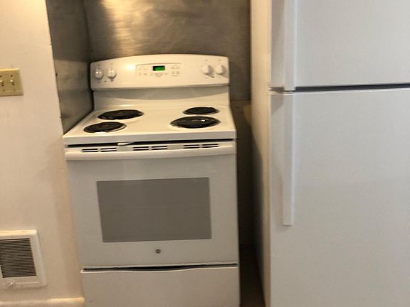 2nd image of 1522 Van Buren St