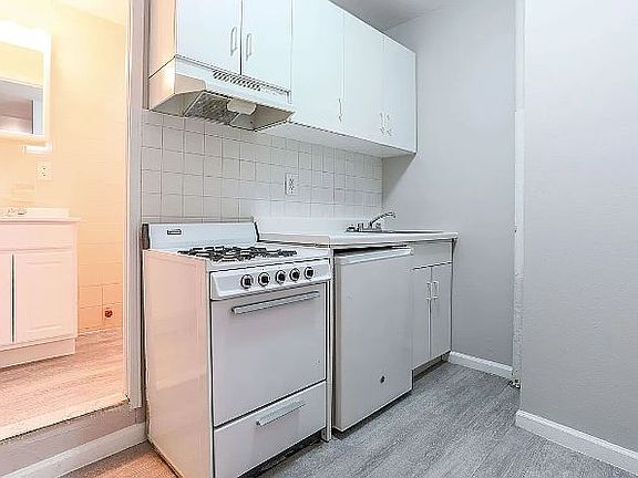 3rd image of 122 E 7th St APT 1RE