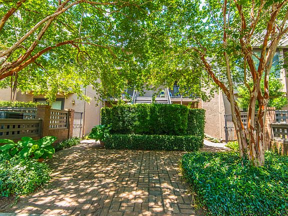 4th image of 1945 Marsh Oak Ln