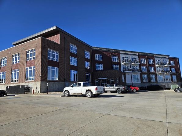 120 Twin Steeples Cir NE UNIT 208, Dyersville, IA 52040