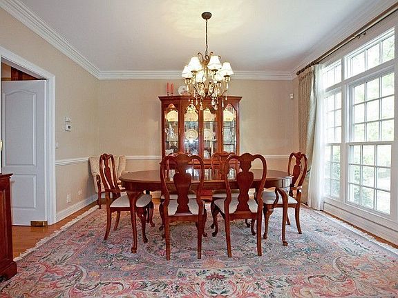 4th image of 420 S Thurlow St