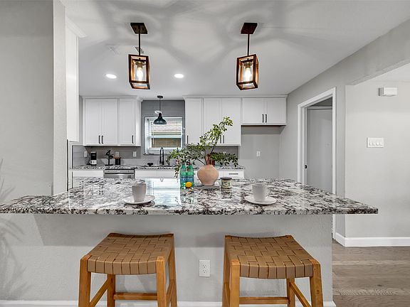 4th image of 2101 Newcastle Cir