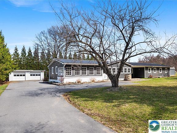 2nd image of 2492 Schlegel Rd