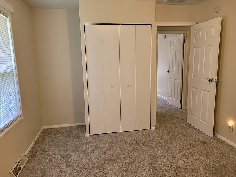 920 Princeton Dr — Photo 18