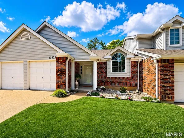 13305 Woodlake Village Ct E, Saint Louis, MO 63141