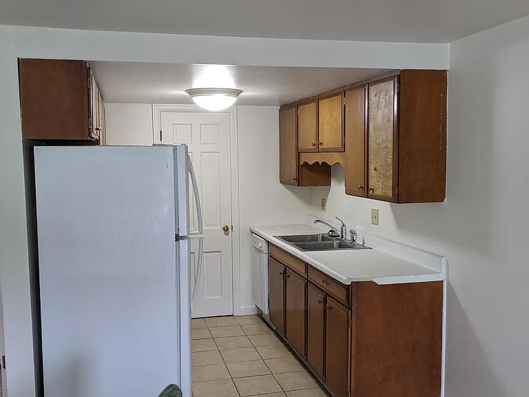 348 College St — Photo 67