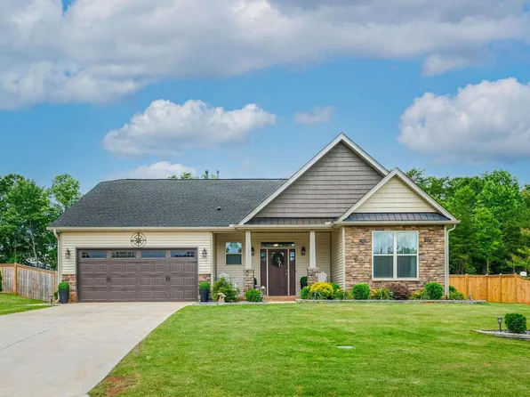 599 Forden Dr, Wellford, SC 29385
