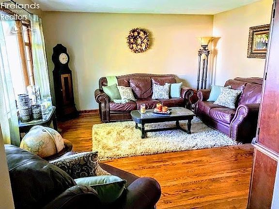 2nd image of 7036 Manor Dr