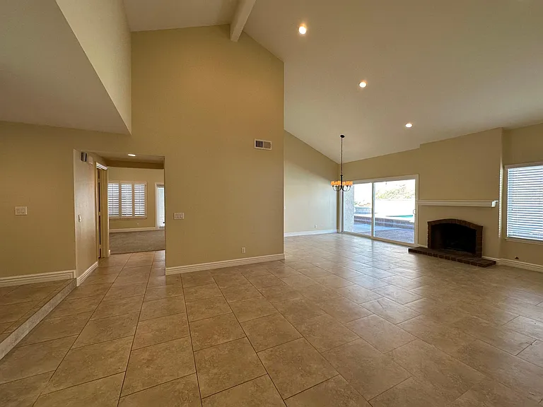 2933 Shamrock Ave — Photo 3