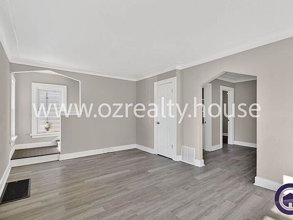 4th image of 1840 Marne Ave