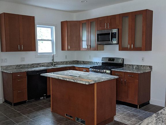 3rd image of 308 Alden Ave Unit A