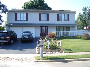9 Downey Dr, Huntington, NY 11743