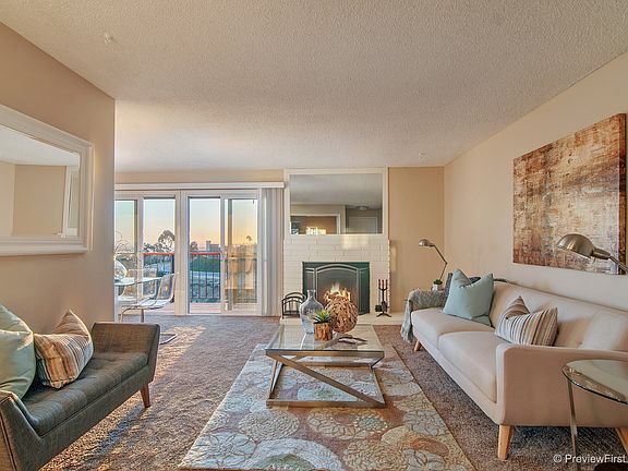3rd image of 3664 Clairemont Dr Unit 3C