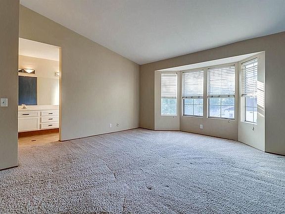 4th image of 1165 Manzana Way