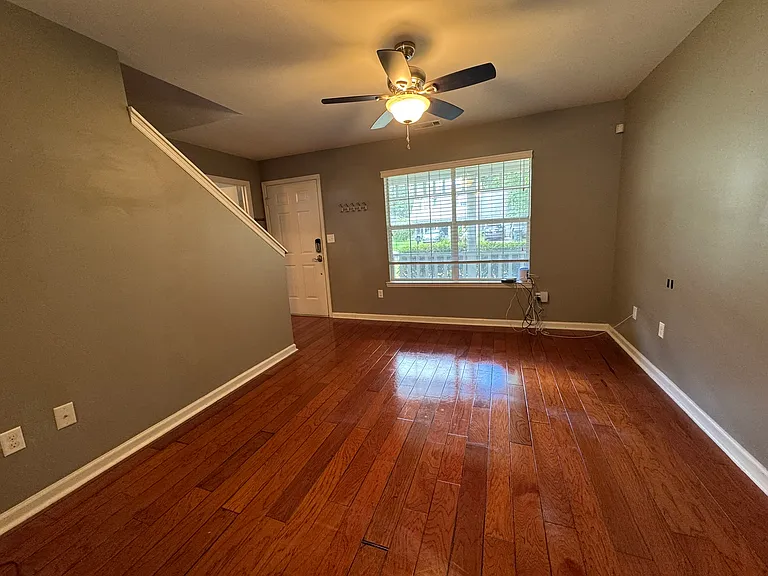 7327 Albert St — Photo 9