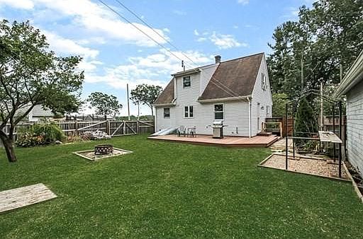 2nd image of 116 Lakeshore Dr