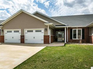 178 Mulberry Dr SE, Cascade, IA 52033
