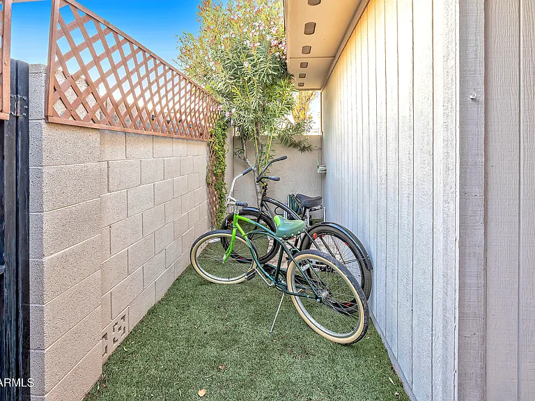 5045 N 81st St — Photo 40