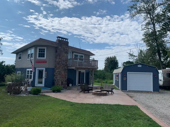765 Iroquois Ave, Prudenville, MI 48651