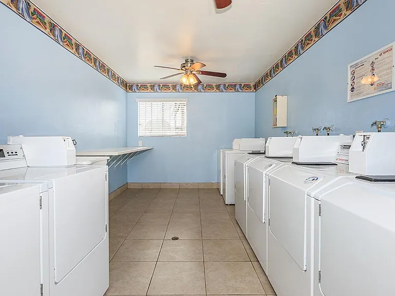 Sun Valley Gardens Apartments — Photo 9