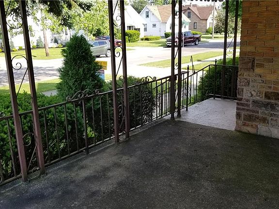 3rd image of 244 N Meadowbrook Pkwy