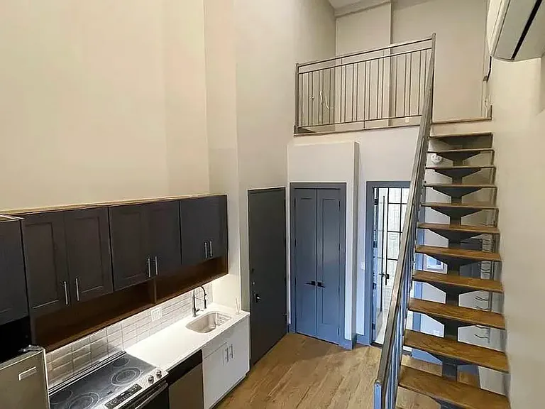 413 Manhattan Ave #LOFT — Photo 5
