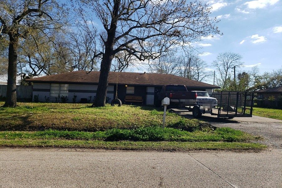 1st image of 105 Staples Dr