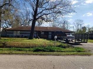 105 Staples Dr, Baytown, TX 77523
