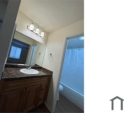7 Streamwood — Photo 4