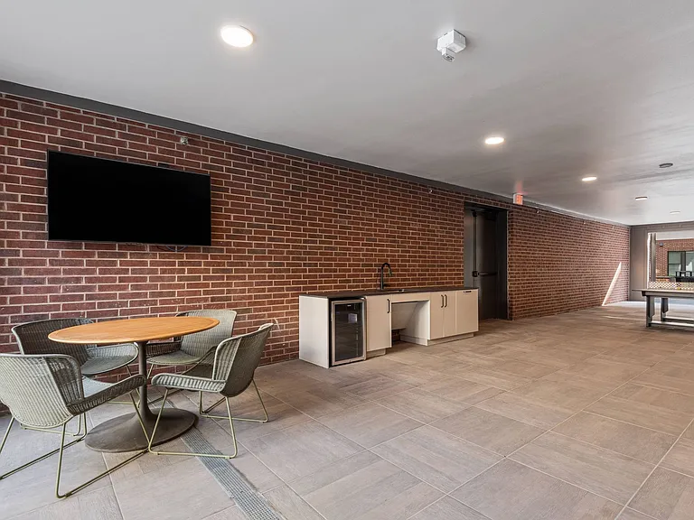 Troubadour Apartments — Photo 74