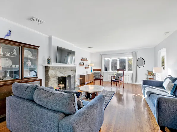 125 Bertha Place image 6 of 24