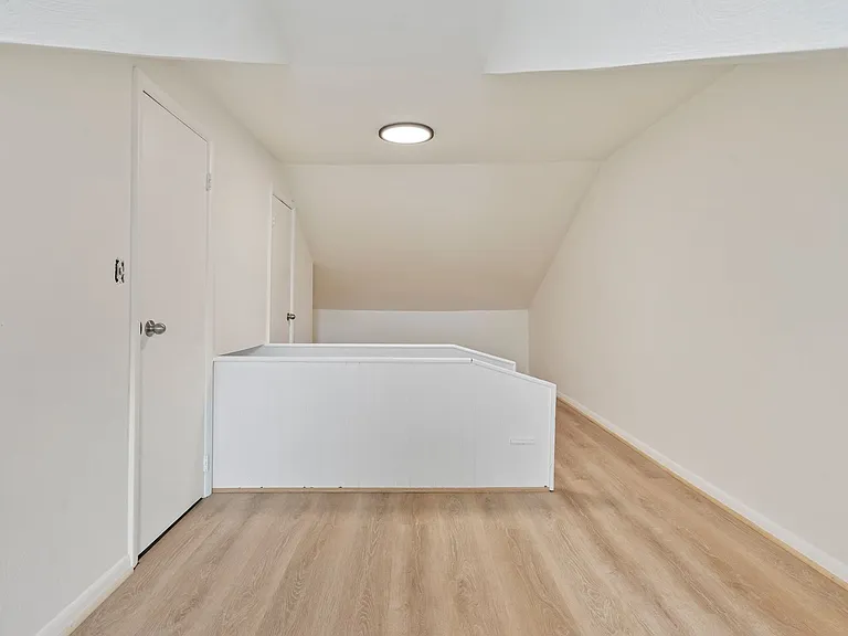 321 Taylor St — Photo 17