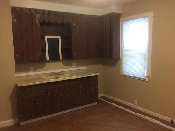 4th image of 2505 NE Madison Ave
