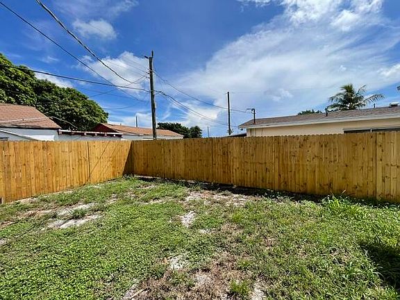 3rd image of 1104 W 24TH Street