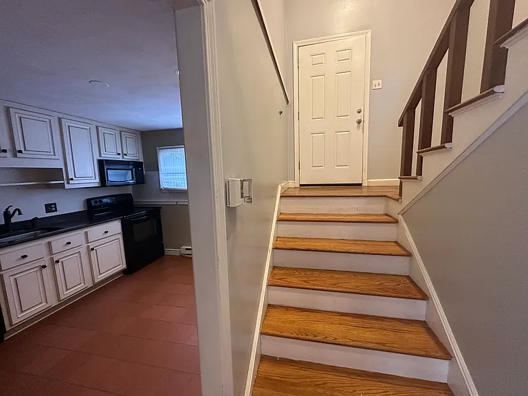87 Phelps St — Photo 5