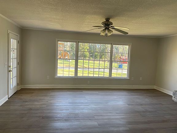 3rd image of 412 W 4th St