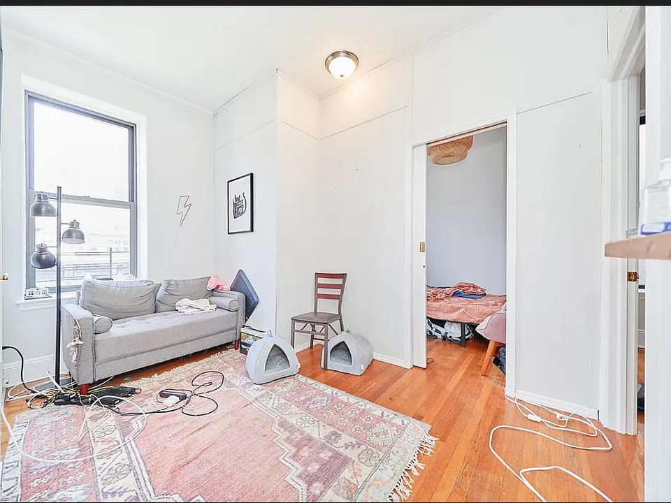 798 9th Ave #5R