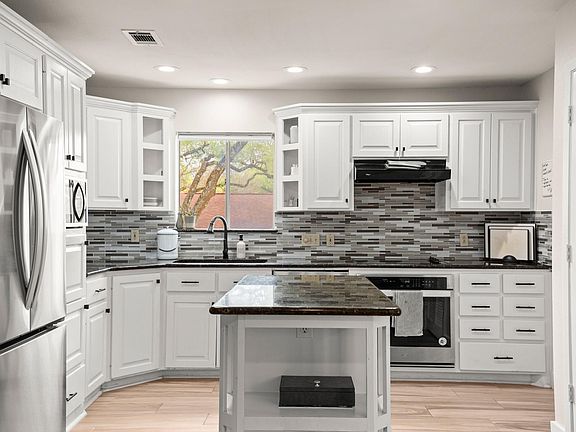 4th image of 8720 Tallwood Dr