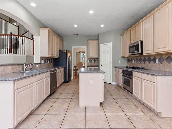 5th image of 3531 Shoreview Ln